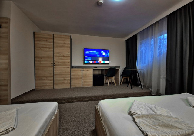 foto camera tripla pensiunea teleptean