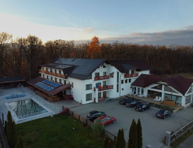 Pensiune cu piscina Maramures - piscina interioara si exterioara Ocna Sugatag